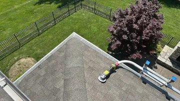 Guard around a lower roof