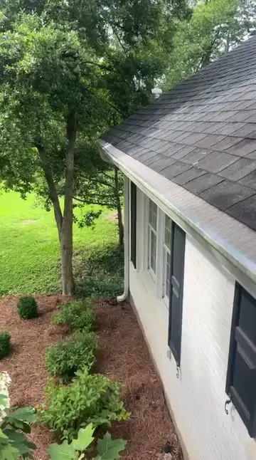 Guard coverage along the roof edge