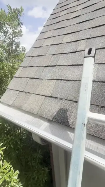 Guard at adjoining roof sections